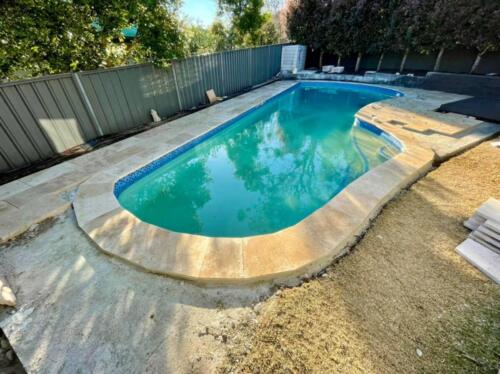Travertine-pavers-and-coping-for-pools